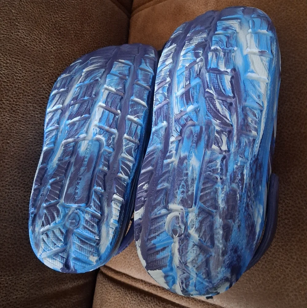 Rugged Shark Kids' Blue Tie-Dye Clogs with Fleece Lining Size 1
